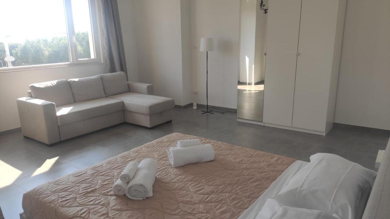 Silver House 莫诺波利 外观 照片