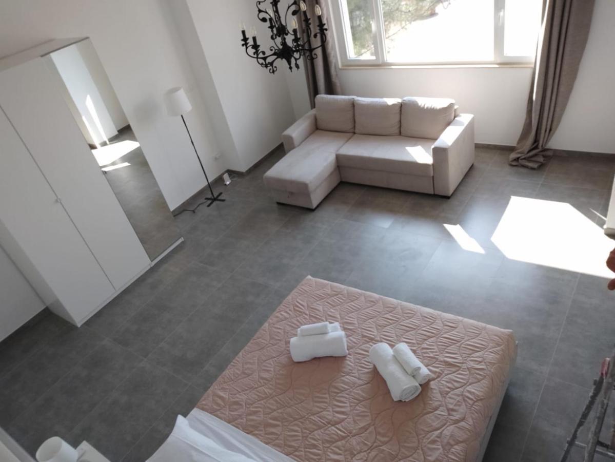Silver House 莫诺波利 外观 照片